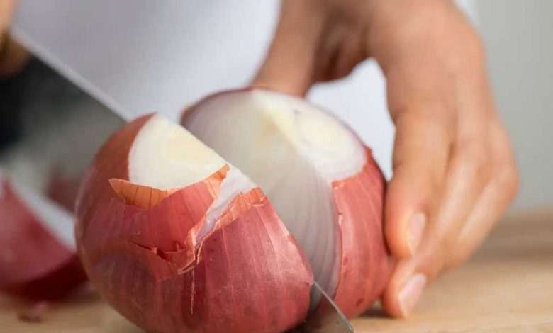 بينهم تعزيز المناعة.. 6 فوائد لتناول البصل