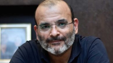 أول تعليق من الشاعر أيمن بهجت قمر بعد انفصاله عن إنجي عبد الحافظ